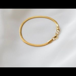 18K goldplated stainlesssteel herringbone bracelet